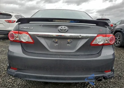 2013 Toyota Corolla Base z USA, uszkodzony, nr VIN 2T1BU4EE4DC103278